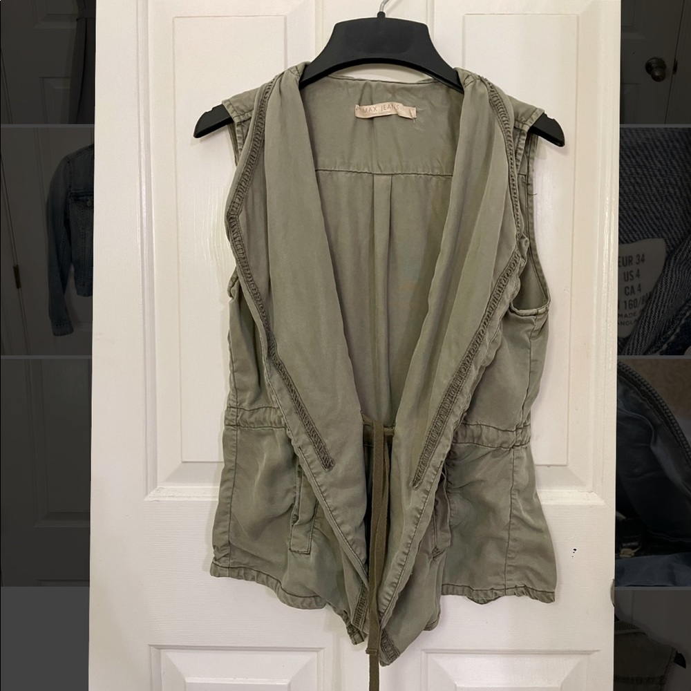 Khaki green vest with pockets
